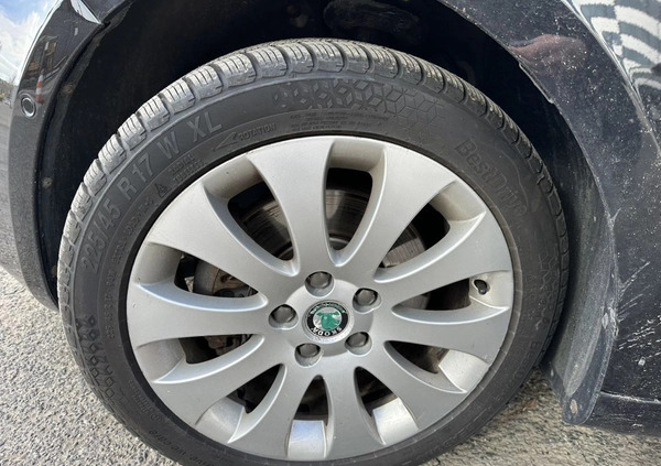 Skoda Superb cena 39999 przebieg: 173500, rok produkcji 2012 z Wrocław małe 172